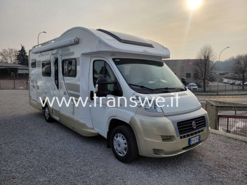 Camper spazioso e versatile, dotato di un design moderno e funzionale. Offre un ampio garage posteriore per il trasporto di attrezzature outdoor, come bici o scooter. All'interno, è caratterizzato da un layout intelligente che massimizza lo spazio abitabile, con cucina lineare e ampia zona giorno con divanetto laterale. Letto matrimoniale posteriore e letto matrimoniale basculante. Bagno con doccia separata. Meccanica: Fiat Ducato 2.3 - 150CV Anno: 2014 Chilometri: 67.900 Lunghezza: 7,38mt Larghezza: 2,31mt Posti omologati: 5 Posti letto: 4 DOTAZIONI: - Clima motore - Oscuranti Remis in cabina - Veranda - Retrocamera - Sospensioni ad aria posteriori - Antifurto - Portabici - Letto posteriore regolabile in altezza - Riscaldamento Webasto - Pannello solare - Doppio serbatoio acqua - Antenna TV Cinghia di distribuzione sostituita a km 63.300 Gomme 2022 Camper visionabile presso la nostra sede. Importo finanziabile fino a 144 mesi ( salvo approvazione della finanziaria )